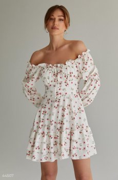 Біла сукня з рожевим квітковим принтом