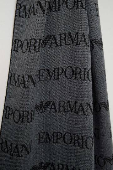 Шерстяная шаль Emporio Armani цвет серый узорный Шерстяная шаль Emporio Armani цвет серый узорный