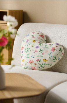 Подушка у формі серця з вишитими квітами - різнобарвний