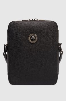 Черная кожаная сумка с эмблемой
