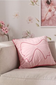 Стьобана декоративна наволочка з мотивом банта - пастельний рожевий