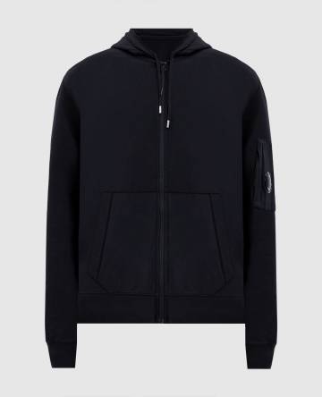 Черная спортивная куртка с логотипом