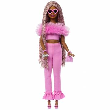 Лялька Barbie Deluxe style Barbiecore Модниця у костюмі з пірям (HYV28) Лялька Barbie Deluxe style Barbiecore Модниця у костюмі з пірям (HYV28)