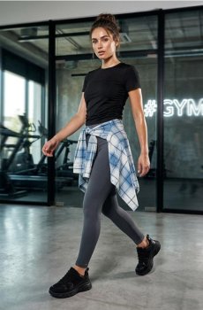 Топ із драпіруванням з боків - чорний