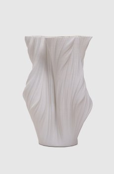 Белая фарфоровая ваза