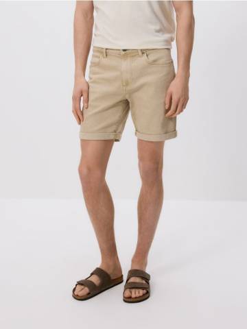 Reserved - Джинсові шорти slim fit - нюдовий - 6539H-02J