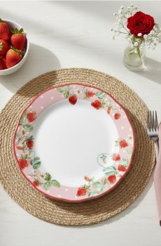 Керамічна тарілка з мотивом полуниць - червоний