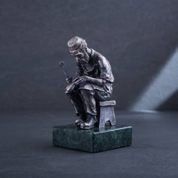 Серебряная фигура ручной работы "Еврейский сапожник за работой" сер00049 Серебряная фигура ручной работы "Еврейский сапожник за работой" сер00049