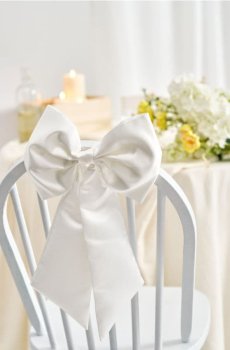 Декоративний весільний бант на стільці - білий
