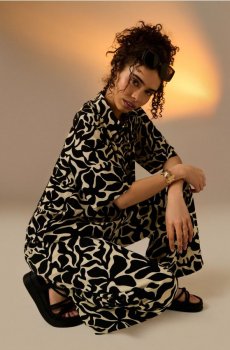 Віскозні штани wide leg з абстрактним візерунком - чорний