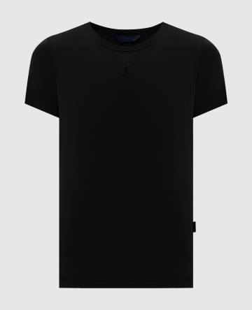 Черная футболка с монохромной нашивкой