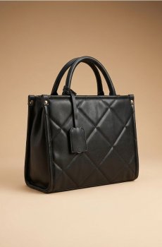 Стьобана сумка-коробка з відстібним ремінцем - чорний