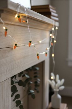 Великодня світлова гірлянда з мотивом моркви - різнобарвний