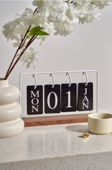 Настільний календар зі змінними табличками - чорний