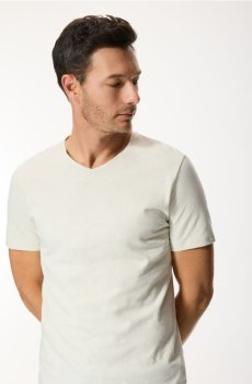 Reserved - Футболка regular fit з льоном - кремовий - 066IS-01X