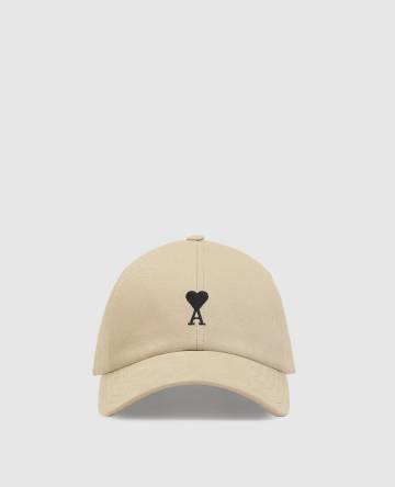 Бежевая кепка с вышивкой