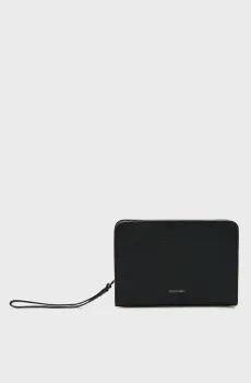 Мужская черная кожаная борсетта FOIL EMBOSS POUCH Черный ONESIZE Calvin Klein LV04D1153G