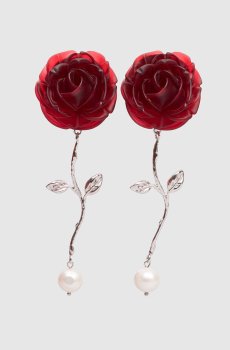 Красные серьги в форме роз
