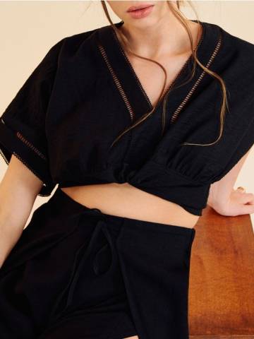 Блузка з ажурною вставкою - чорний Блузка з ажурною вставкою - чорний