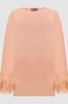 Розовая блуза с перьями страуса
