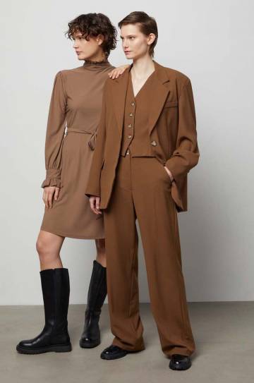 Безрукавка Answear Lab цвет коричневый без замка Безрукавка Answear Lab цвет коричневый без замка