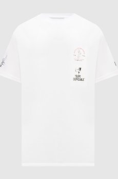 Белая футболка с брендовыми нашивками