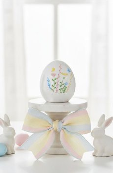 Великодня стояча декорація у формі яйця з квітковим мотивом - різнобарвний