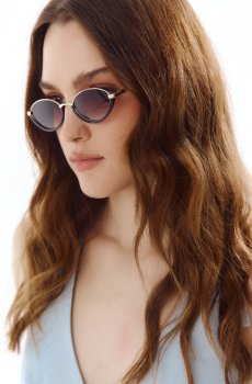 Коричневі сонцезахисні окуляри з овальними лінзами в оправі