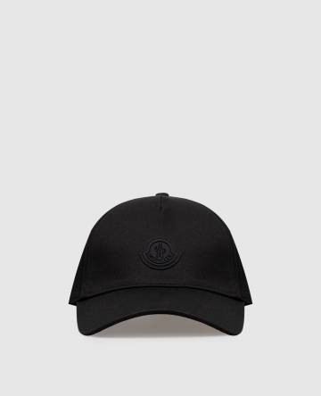 Черная кепка с нашивкой логотипа