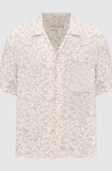 Бежевая рубашка в брендовый принт