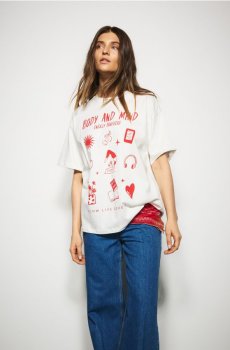Reserved - Свободная футболка с принтом - кремовий - 068HT-01X