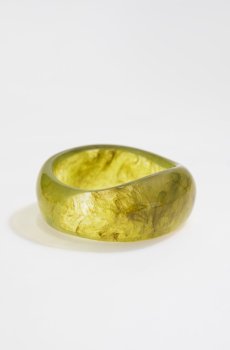 Зелений масивний браслет