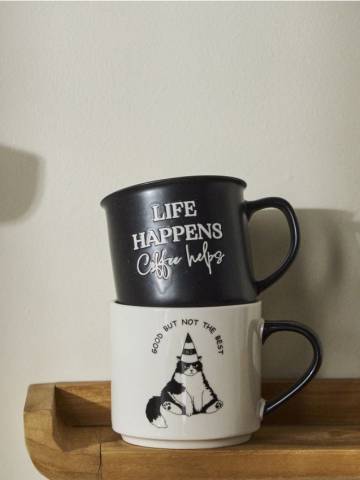 Керамічне горня з ручкою LIFE HAPPENS Coffee helps - чорний Керамічне горня з ручкою LIFE HAPPENS Coffee helps - чорний
