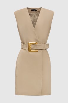 Бежевое платье с поясом
