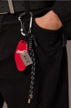 Reserved - Брелок Coca-Cola з підвісками - чорний - 318IW-99X