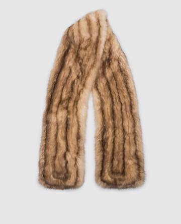 Бежевый шарф из меха соболя