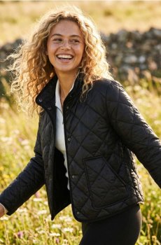 Стьобана куртка з високим коміром - чорний