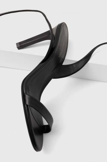 Кожаные сандалии Calvin Klein HEEL SANDAL 90 LTH цвет чёрный HW0HW01945 Кожаные сандалии Calvin Klein HEEL SANDAL 90 LTH цвет чёрный HW0HW01945