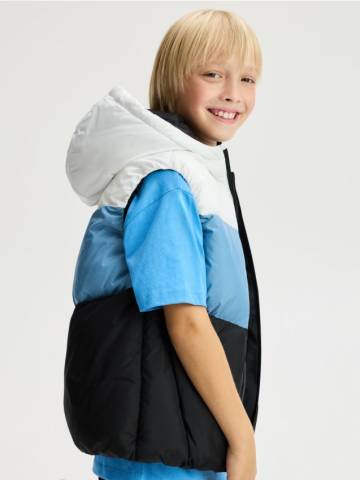 Reserved - Утеплений жилет з каптуром - чорний - 819ET-99X