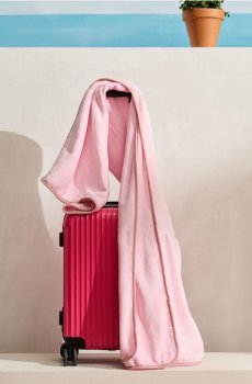 Дорожня подушка з пледом - рожевий