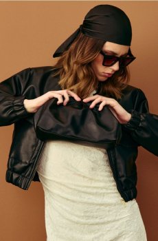 Клатч на ланцюжку - чорний