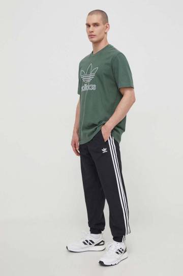 Хлопковая футболка adidas Originals Trefoil Tee мужская цвет зелёный с аппликацией IR7993 Хлопковая футболка adidas Originals Trefoil Tee мужская цвет зелёный с аппликацией IR7993
