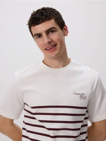 Reserved - Футболка regular у смужку - кремовий - WC954-01X Reserved - Футболка regular у смужку - кремовий - WC954-01X