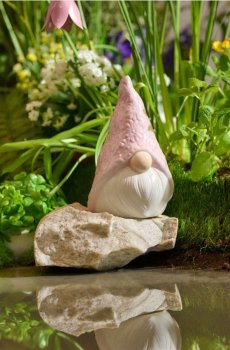 Садова декорація у формі гнома - пастельний рожевий