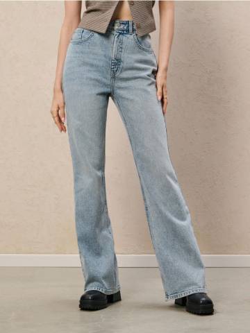 Розкльошені джинси із середньою талією - синій Розкльошені джинси із середньою талією - синій