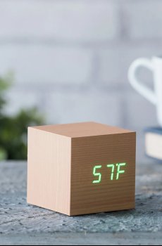 Столовые часы Gingko Design Cube Click Clock