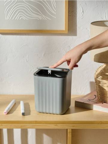 Сміттєвий бак з кришкою - сірий Сміттєвий бак з кришкою - сірий