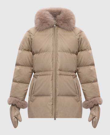 Бежевый пуховик из они и шелка с мехом лисы