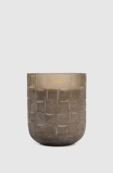 Свеча Chess S с ароматом Precious Oud в стеклянном подсвечнике