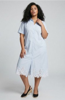 Сукня-сорочка з вишитим подолом Plus Size - блакитний